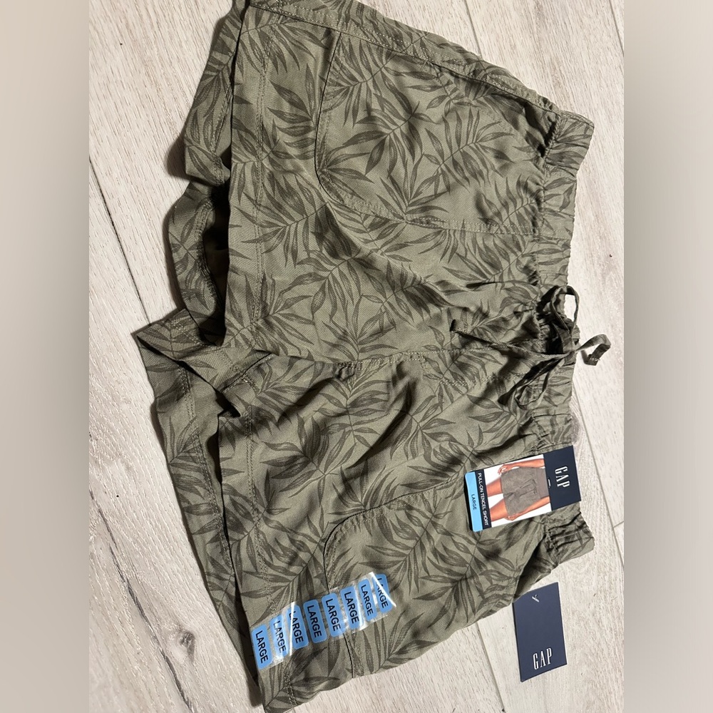Green palm shorts